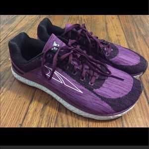 Women’s Altra escalante size 9